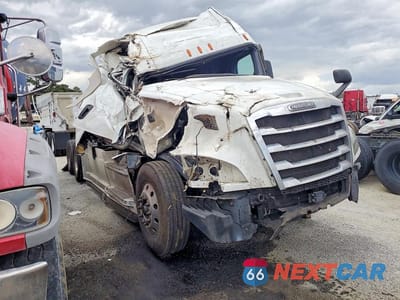 Czwarte zdjęcie samochodu z boku: 2020 FREIGHTLINER CASCADIA 126 VIN:3AKJHHDR7LSLR0700 - miniatura