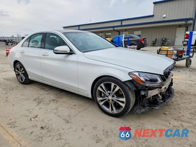 Czwarte zdjęcie samochodu z boku: 2016 MERCEDES-BENZ C 300 VIN:55SWF4JB5GU166637 - miniatura