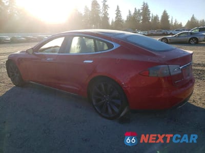 Trzecie zdjęcie samochodu z tyłu: 2015 TESLA MODEL S VIN:5YJSA1E18FF118157 - miniatura