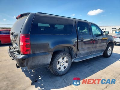Trzecie zdjęcie samochodu z tyłu: 2010 CHEVROLET SUBURBAN K1500 LS VIN:1GNUKHE3XAR243395 - miniatura