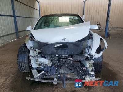 Piąte zdjęcie samochodu w środku: 2019 TESLA MODEL 3 VIN:5YJ3E1EB1KF392487 - miniatura