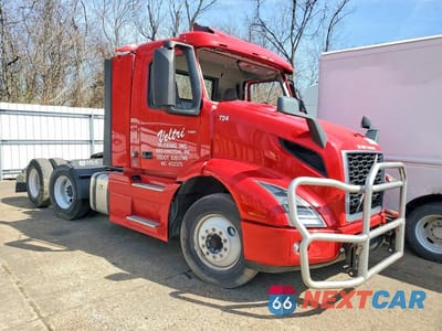 2020 VOLVO VNR SEMI TRUCK 4V4WC9EG8LN239335 - główne zdjęcie licytacji z USA - miniatura