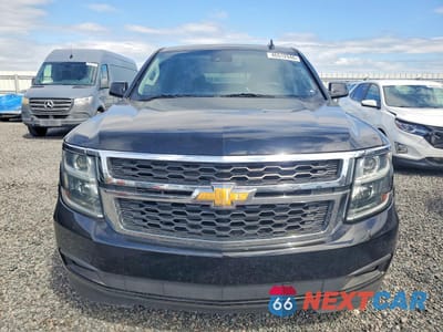 Piąte zdjęcie samochodu w środku: 2018 CHEVROLET SUBURBAN C1500 LT VIN:1GNSCHKC0JR251692 - miniatura
