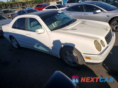 Czwarte zdjęcie samochodu z boku: 2001 MERCEDES-BENZ E 430 VIN:WDBJF70J11X052992 - miniatura