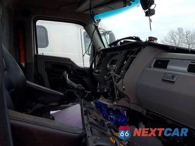 Piąte zdjęcie samochodu w środku: 2021 KENWORTH T680 SEMI TRUCK VIN:1XKYA48X0MJ440801 - miniatura