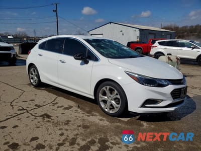 Czwarte zdjęcie samochodu z boku: 2018 CHEVROLET CRUZE PREMIER VIN:3G1BF6SM2JS643284 - miniatura