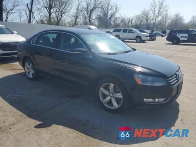 Czwarte zdjęcie samochodu z boku: 2015 VOLKSWAGEN PASSAT S VIN:1VWAS7A39FC114017 - miniatura