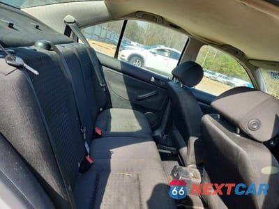 Zdjęcie 10 z 12 samochodu: 2004 VOLKSWAGEN JETTA GL VIN:3VWRK69M54M019024 - miniatura
