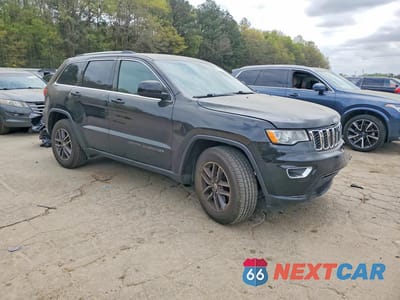 Czwarte zdjęcie samochodu z boku: 2018 JEEP GRAND CHEROKEE LAREDO VIN:1C4RJEAG7JC363800 - miniatura