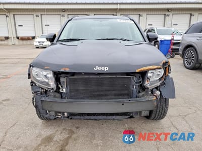 Piąte zdjęcie samochodu w środku: 2016 JEEP COMPASS LATITUDE VIN:1C4NJCEA4GD536409 - miniatura