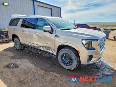 Czwarte zdjęcie samochodu z boku: 2021 GMC YUKON XL DENALI VIN:1GKS2JKL8MR303923 - miniatura