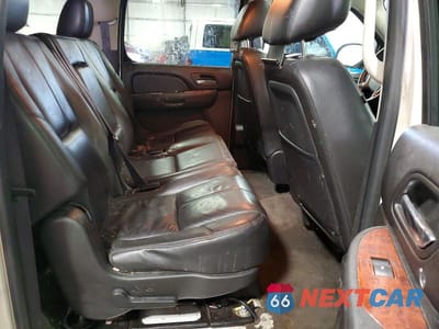 Zdjęcie 11 z 14 samochodu: 2012 CHEVROLET SUBURBAN K1500 LTZ VIN:1GNSKKE71CR201496 - miniatura