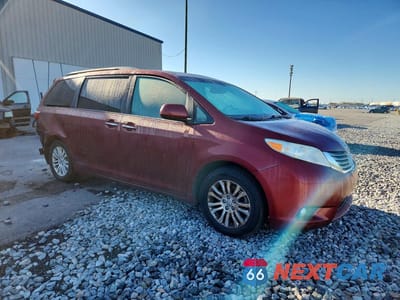 Czwarte zdjęcie samochodu z boku: 2016 TOYOTA SIENNA XLE 8-PASSENGER VIN:5TDYK3DC4GS704678 - miniatura