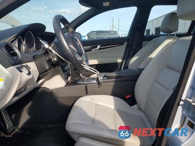 Zdjęcie 7 z 12 samochodu: 2014 MERCEDES-BENZ C 250 VIN:WDDGF4HB3ER310856 - miniatura
