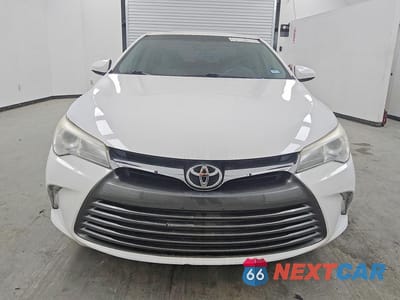 Piąte zdjęcie samochodu w środku: 2017 TOYOTA CAMRY LE VIN:4T1BF1FK7HU436432 - miniatura