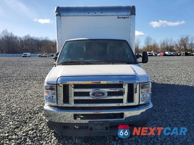 Piąte zdjęcie samochodu w środku: 2021 FORD E450 BOX TRUCK VIN:1FDXE4FN4MDC28894 - miniatura