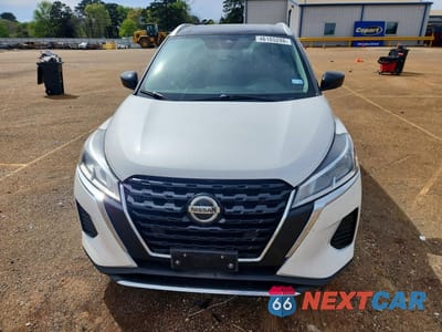 Piąte zdjęcie samochodu w środku: 2021 NISSAN KICKS SV VIN:3N1CP5CV4ML554537 - miniatura
