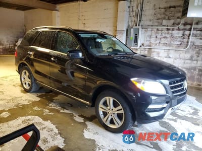 Czwarte zdjęcie samochodu z boku: 2015 MERCEDES-BENZ ML 350 4MATIC VIN:4JGDA5HB0FA530419 - miniatura