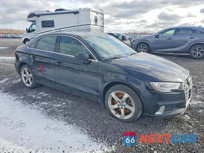 Czwarte zdjęcie samochodu z boku: 2019 AUDI A3 PREMIUM VIN:WAUBEGFF1K1017771 - miniatura