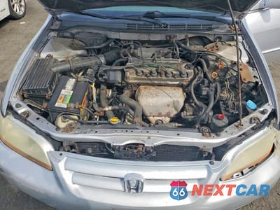 Zdjęcie 11 z 12 samochodu: 2001 HONDA ACCORD EX VIN:1HGCG66871A002656 - miniatura