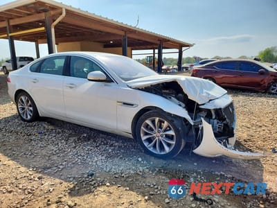 Czwarte zdjęcie samochodu z boku: 2018 JAGUAR XF PREMIUM VIN:SAJBD4FX4JCY55651 - miniatura