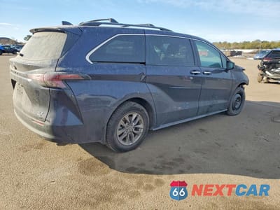 Trzecie zdjęcie samochodu z tyłu: 2024 TOYOTA SIENNA VIN:5TDJSKFC8RS141355 - miniatura