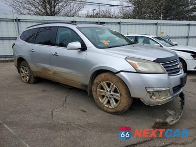 Czwarte zdjęcie samochodu z boku: 2013 CHEVROLET TRAVERSE LT VIN:1GNKVGKD0DJ218823 - miniatura