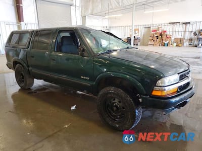 Czwarte zdjęcie samochodu z boku: 2004 CHEVROLET S TRUCK S10 VIN:1GCDT13X14K119726 - miniatura