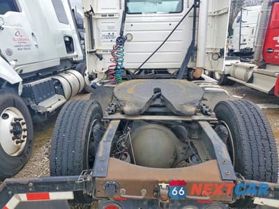 Zdjęcie 8 z 10 samochodu: 2015 VOLVO VNL SEMI TRUCK VIN:4V4N19TG6FN922790 - miniatura