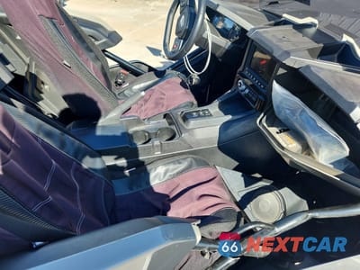 Piąte zdjęcie samochodu w środku: 2022 POLARIS SLINGSHOT SLR VIN:57XAAFHB2N8149326 - miniatura