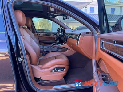 Piąte zdjęcie samochodu w środku: 2019 PORSCHE CAYENNE VIN:WP1AA2AY6KDA08972 - miniatura