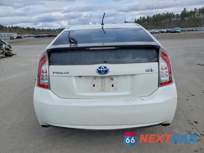 Zdjęcie 6 z 12 samochodu: 2015 TOYOTA PRIUS TWO VIN:JTDKN3DU9F0472330 - miniatura