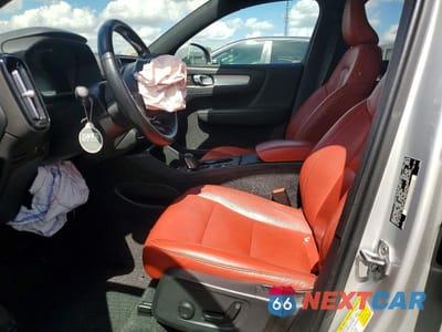 Zdjęcie 7 z 13 samochodu: 2019 VOLVO XC40 T5 MOMENTUM VIN:YV4162UK7K2123020 - miniatura