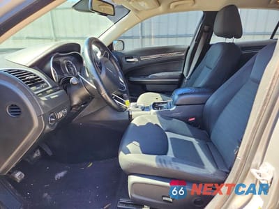 Zdjęcie 7 z 11 samochodu: 2018 CHRYSLER 300 TOURING VIN:2C3CCAAG9JH281951 - miniatura