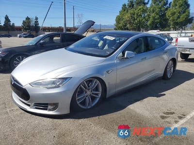 2015 TESLA MODEL S 5YJSA1E26FF113287 - główne zdjęcie licytacji z USA - miniatura