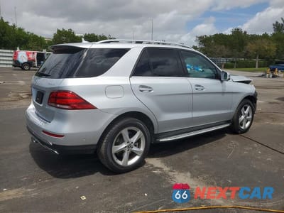 Trzecie zdjęcie samochodu z tyłu: 2019 MERCEDES-BENZ GLE 400 4MATIC VIN:4JGDA5GBXKB212054 - miniatura