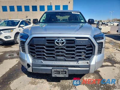 Piąte zdjęcie samochodu w środku: 2023 TOYOTA TUNDRA SR5 VIN:5TFLA5DB8PX086324 - miniatura