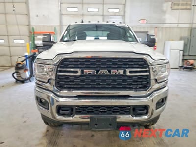 Piąte zdjęcie samochodu w środku: 2024 RAM 2500 BIG HORN VIN:3C6UR5DL4RG371185 - miniatura