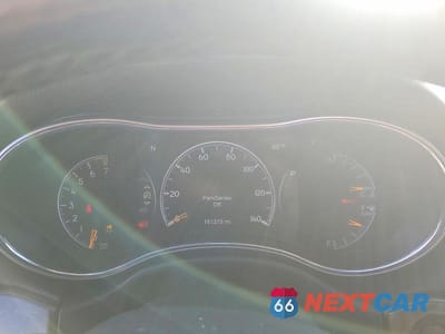 Zdjęcie 9 z 13 samochodu: 2018 JEEP GRAND CHEROKEE LAREDO VIN:1C4RJFAG2JC103715 - miniatura