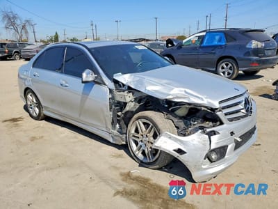 Czwarte zdjęcie samochodu z boku: 2008 MERCEDES-BENZ C 350 VIN:WDDGF56X48F017350 - miniatura