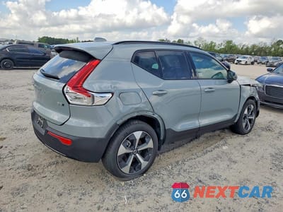Trzecie zdjęcie samochodu z tyłu: 2026 VOLVO XC40 PLUS VIN:YV4L12UC0T2740440 - miniatura
