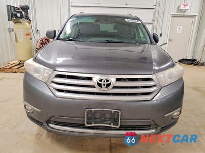 Piąte zdjęcie samochodu w środku: 2012 TOYOTA HIGHLANDER SE VIN:5TDBK3EH5CS123684 - miniatura