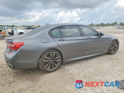 Trzecie zdjęcie samochodu z tyłu: 2018 BMW M760 XI VIN:WBA7H6C50JG614490 - miniatura