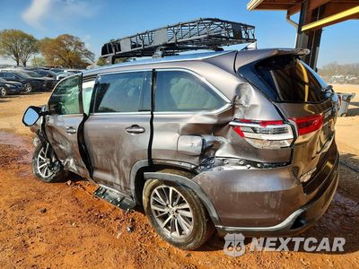 Drugie zdjęcie samochodu z przodu: 2019 TOYOTA HIGHLANDER XLE VIN:5TDKZRFH1KS572159 - miniatura