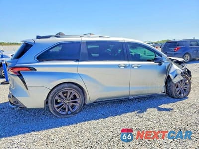 Trzecie zdjęcie samochodu z tyłu: 2024 TOYOTA SIENNA XSE 7-PASSENGER VIN:5TDXRKEC4RS198739 - miniatura
