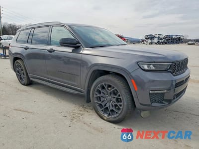 Czwarte zdjęcie samochodu z boku: 2023 JEEP GRAND CHEROKEE L SUMMIT VIN:1C4RJKEG7P8778460 - miniatura