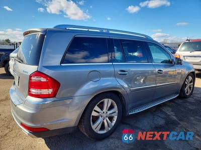 Trzecie zdjęcie samochodu z tyłu: 2011 MERCEDES-BENZ GL 450 4MATIC VIN:4JGBF7BE9BA694236 - miniatura