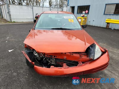 Piąte zdjęcie samochodu w środku: 2005 FORD FOCUS ZX5 VIN:3FAHP37NX5R140796 - miniatura