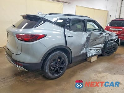 Trzecie zdjęcie samochodu z tyłu: 2025 CHEVROLET BLAZER 2LT VIN:3GNKBHR46SS169711 - miniatura