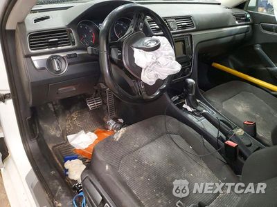 Zdjęcie 8 z 12 samochodu: 2016 VOLKSWAGEN PASSAT S VIN:1VWAT7A39GC062175 - miniatura